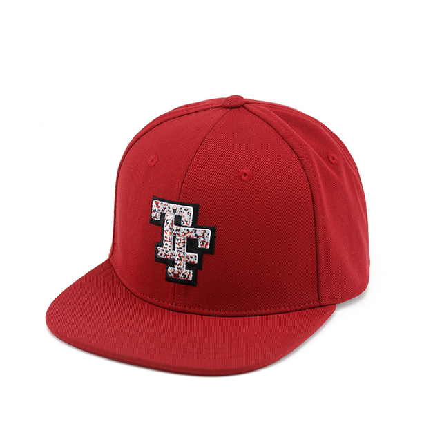 Nouveau Mode nouveau Logo brodé 95% coton 5% Spandex chapeau de relance couleur rouge chapeau de relance