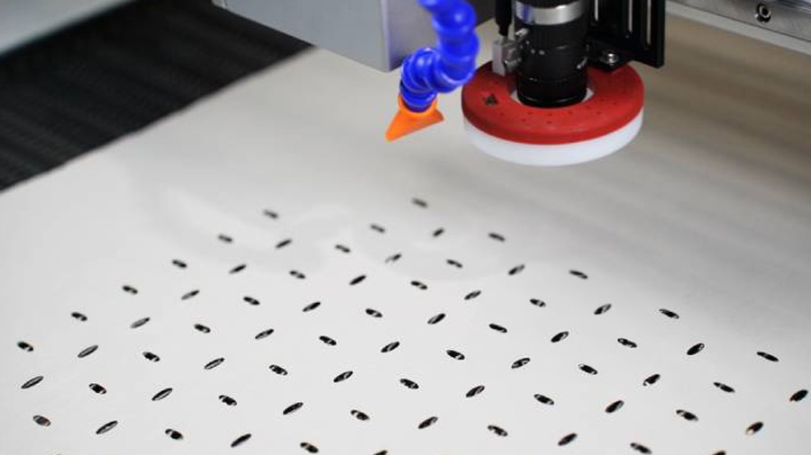 Le processus de formation du chapeau de golf en laser: la pr&eacute;cision et l'innovation m&egrave;nent l'avenir de la mode